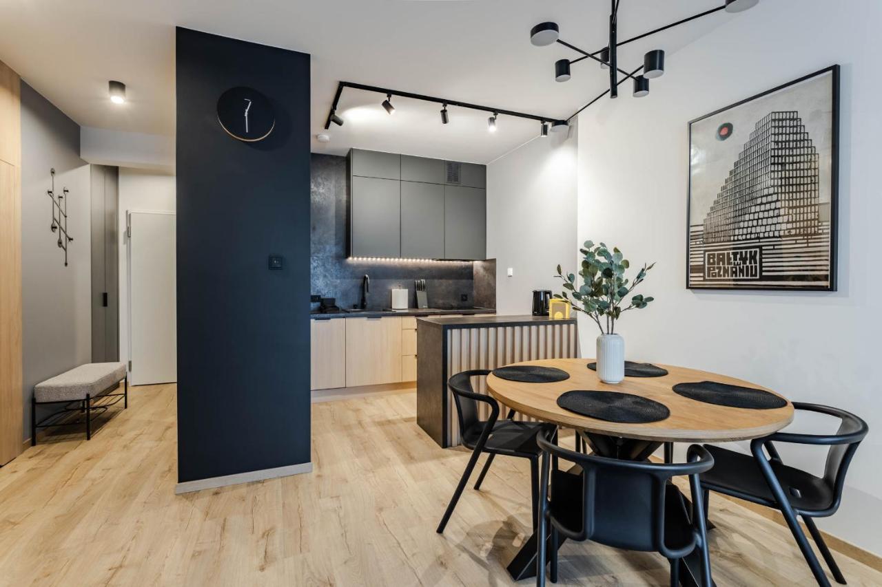 Klimatyzowany Apartament Very Berry Z Parkingiem W Poznaniu By Noclegi Renters Buitenkant foto